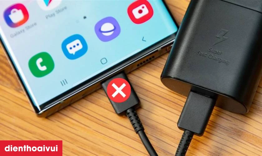Dấu hiệu cần thay ch&acirc;n sạc Samsung Note 20 Ultra