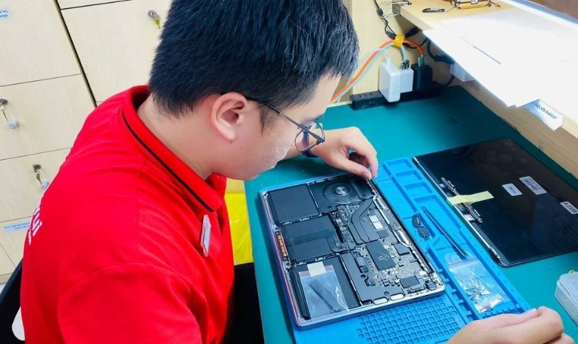 Kiểm tra và thay card màn hình chất lượng tại Điện Thoại Vui