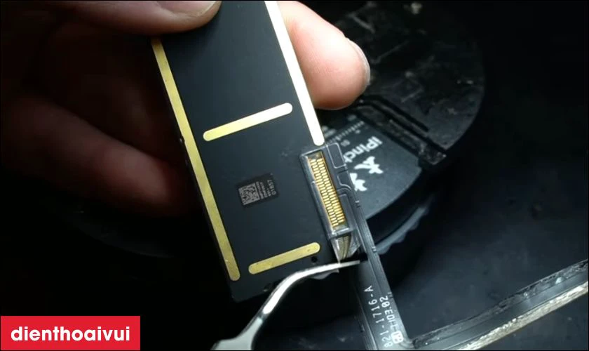 Thay ch&acirc;n sạc iPad Air 5 l&agrave; g&igrave;?