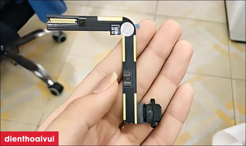 Đ&aacute;nh gi&aacute; cụm ch&acirc;n sạc iPad Air 5