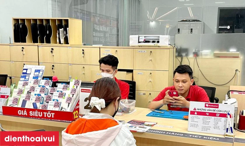 B&agrave;n giao sau khi thay ch&acirc;n sạc