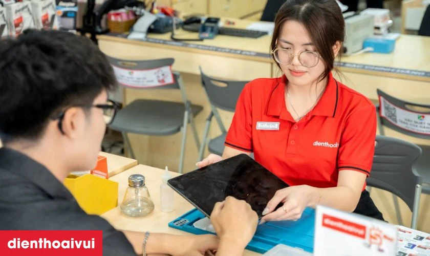 Đến Điện Thoại Vui để sử dụng dịch vụ thay ch&acirc;n sạc iPad Pro 11 2021 gi&aacute; tốt nhất