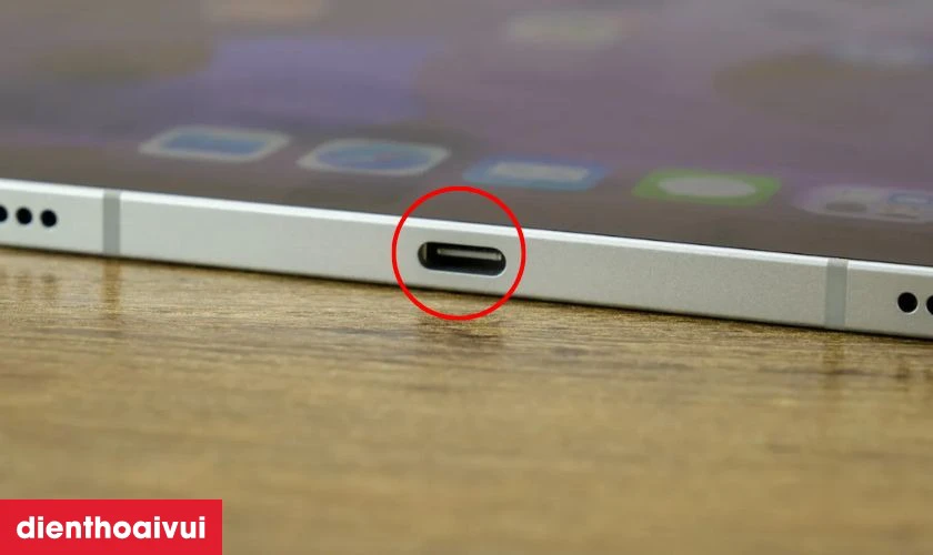 iPad Pro 11 2021 sở hữu cụm ch&acirc;n sạc tốc độ cao linh hoạt v&agrave; tiện &iacute;ch cho người d&ugrave;ng
