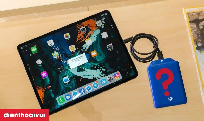 Sử dụng sạc kh&ocirc;ng ch&iacute;nh h&atilde;ng khiến ch&acirc;n sạc mau hư hỏng