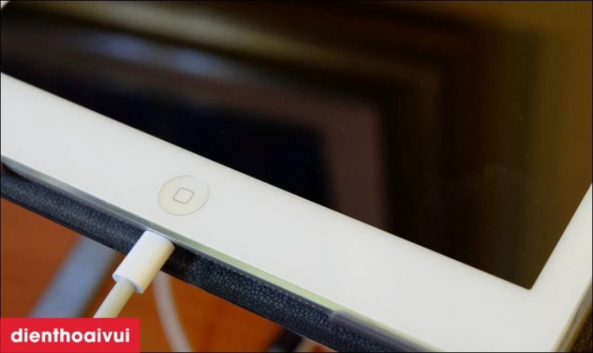 iPad Pro 12.9 2021 M1 b&aacute;o sạc chập chờn
