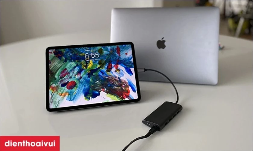 Tại sao bạn cần thay ch&acirc;n sạc iPad Pro 12.9 2021 M1