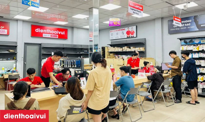 Dịch vụ thay thế linh kiện ch&iacute;nh h&atilde;ng, lấy liền tại Điện Thoại Vui