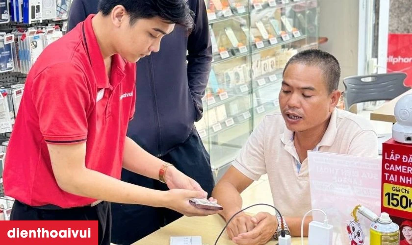 Địa chỉ thay ch&acirc;n sạc iPhone 12