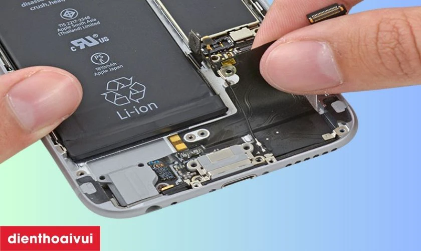 Có nên thay chân sạc iPhone 12 Mini chính hãng GENA không?