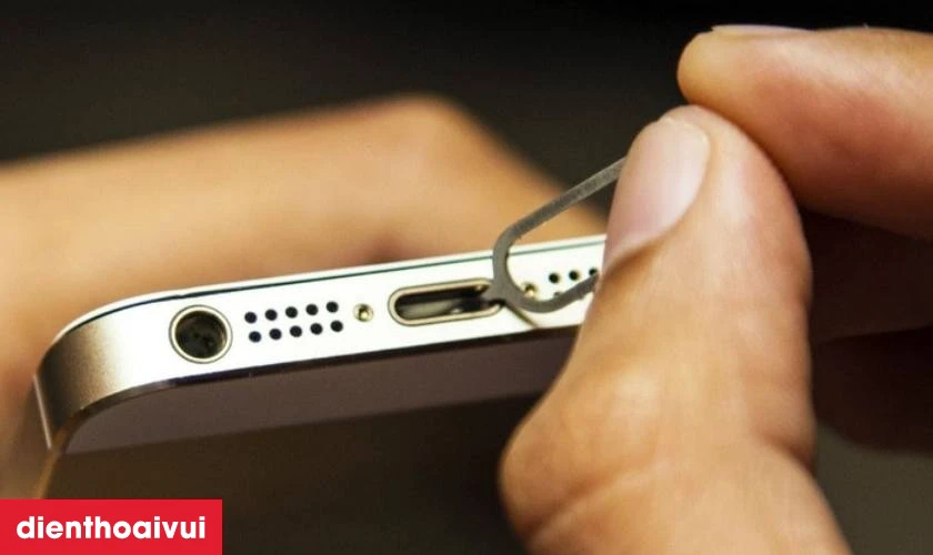 Đ&aacute;nh gi&aacute; cụm ch&acirc;n sạc điện thoại iPhone 12 Pro