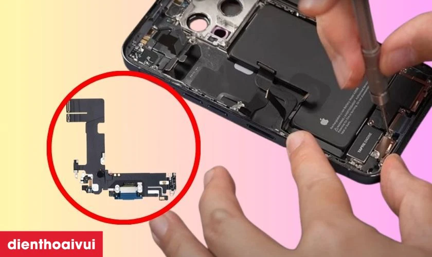 C&oacute; n&ecirc;n thay ch&acirc;n sạc h&atilde;ng Safety iPhone 13 kh&ocirc;ng