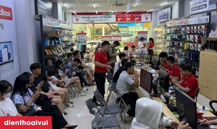 Quy trình thay chân sạc 13 Pro Max minh bạch lấy liền tại Điện Thoại Vui