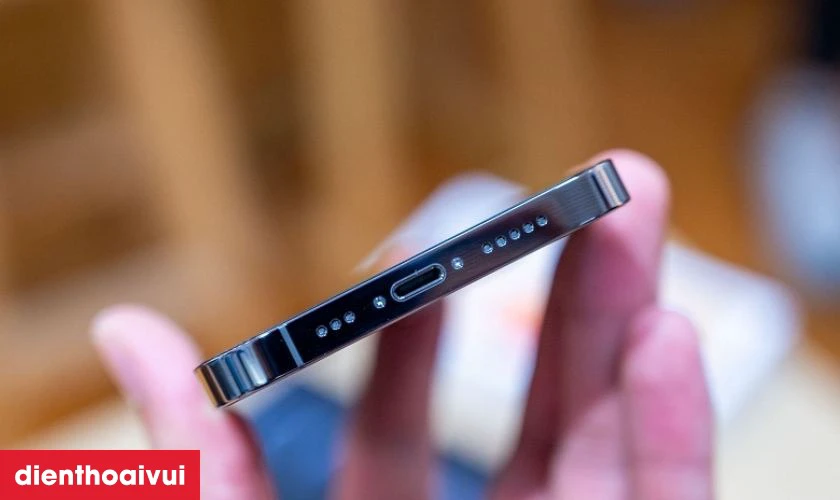 Nguy&ecirc;n nh&acirc;n ch&acirc;n sạc điện thoại iPhone 13 Pro Max bị hư hỏng