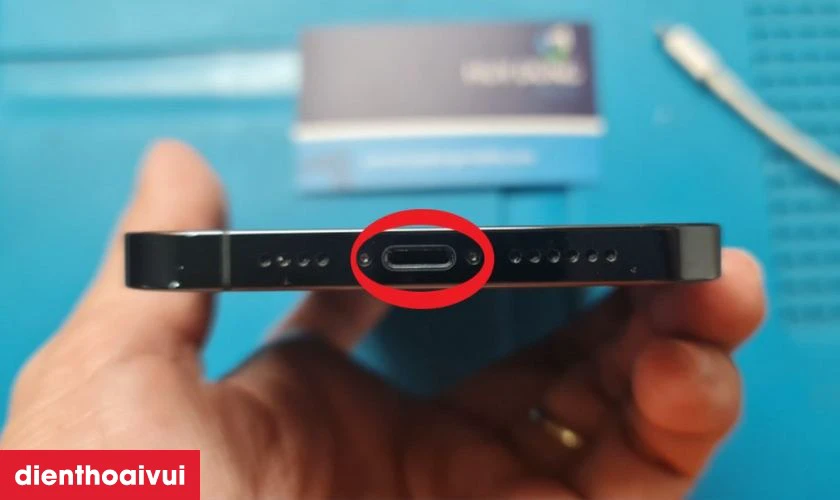 Khi n&agrave;o bạn cần thay ch&acirc;n sạc iPhone 13 Pro Max ch&iacute;nh h&atilde;ng GENA