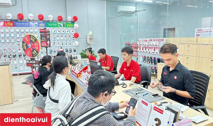 Dịch vụ thay chân sạc iPhone 14 chất lượng tại Điện Thoại Vui
