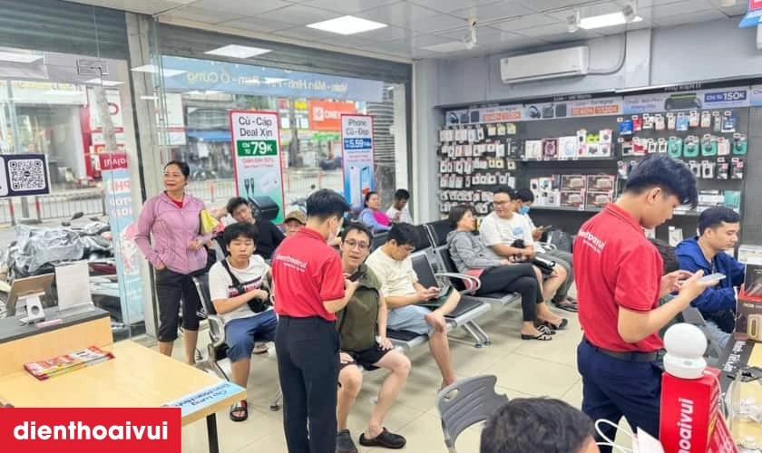 Dịch vụ thay ch&acirc;n sạc iPhone 14 h&atilde;ng Safety ch&iacute;nh h&atilde;ng