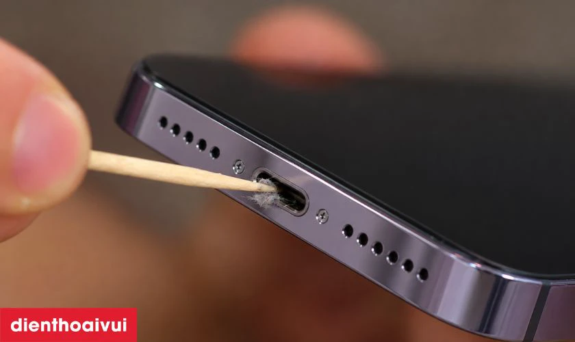 Nguyên nhân cổng sạc iPhone 14 Pro Max bị hư hỏng