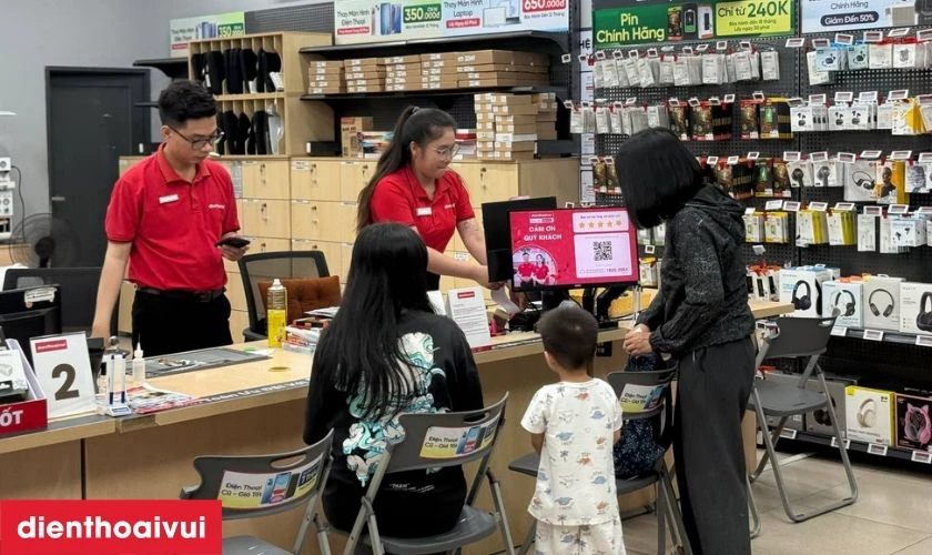 Kiểm tra lại chức năng m&aacute;y v&agrave; d&aacute;n tem bảo h&agrave;nh
