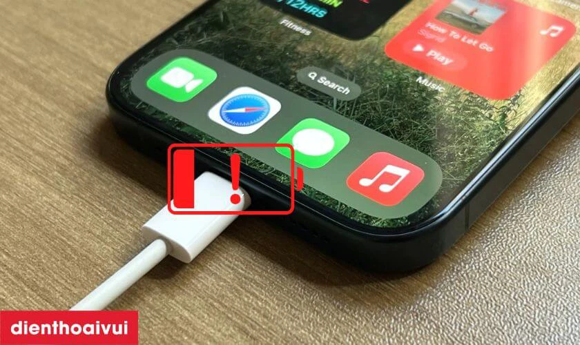 M&aacute;y n&oacute;ng bất thường khi sạc