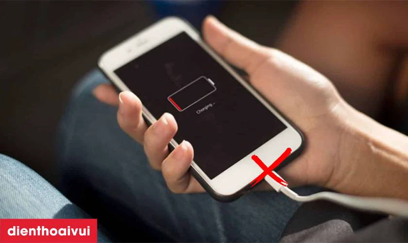 Nguy&ecirc;n nh&acirc;n ch&acirc;n sạc điện thoại iPhone SE 2020 bị hư hỏng
