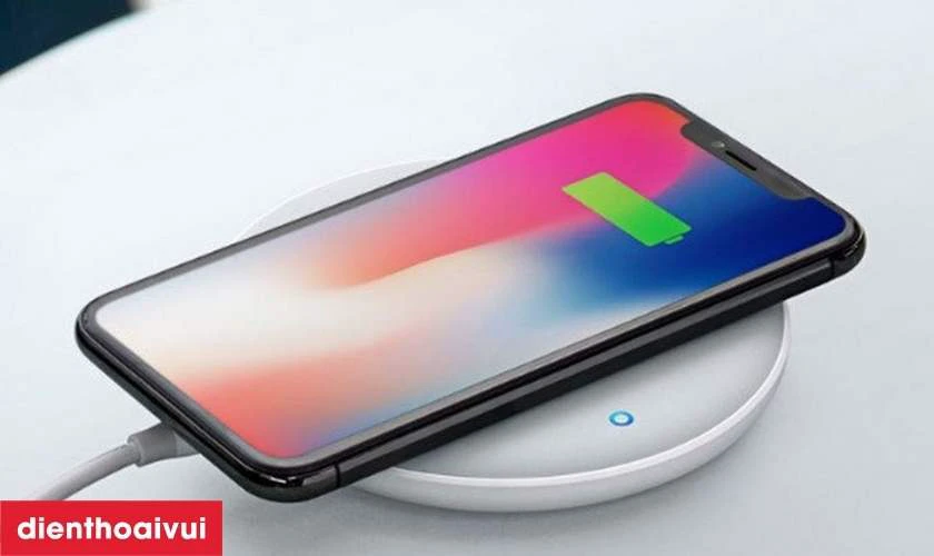 Hỗ trợ sạc nhanh v&agrave; sạc kh&ocirc;ng d&acirc;y Qi