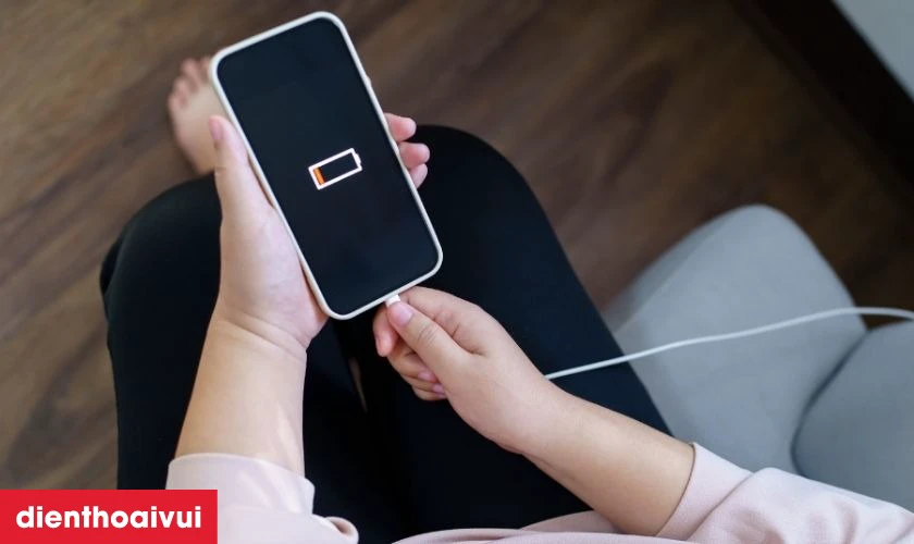 Điện thoại sạc kh&ocirc;ng v&agrave;o pin l&agrave; dấu hiệu ch&acirc;n sạc hư hỏng cần lưu &yacute;