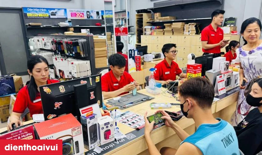Quy tr&igrave;nh thay ch&acirc;n sạc Samsung Galaxy A04S lấy liền tại Điện Thoại Vui