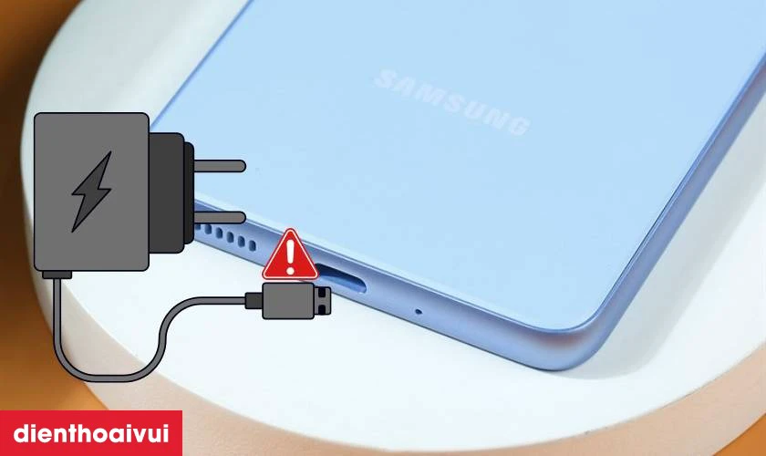 C&aacute;c dấu hiệu nhận biết bạn cần thay ch&acirc;n sạc Samsung Galaxy A33