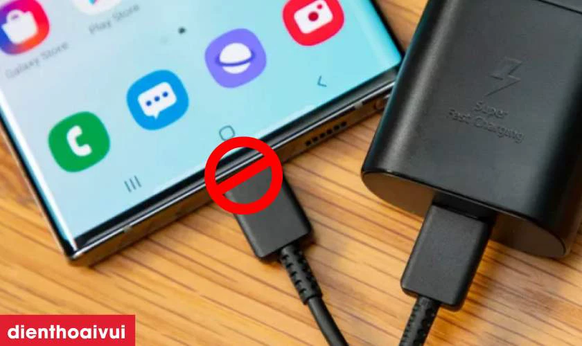 C&aacute;c dấu hiệu nhận biết bạn cần thay ch&acirc;n sạc Galaxy A5