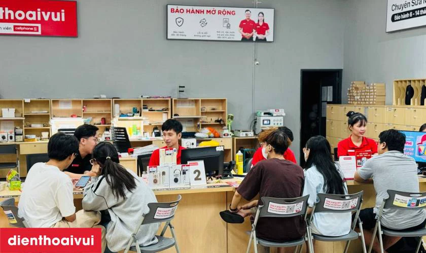 Quy tr&igrave;nh thay ch&acirc;n sạc Samsung Galaxy A55 lấy liền tại Điện Thoại Vui