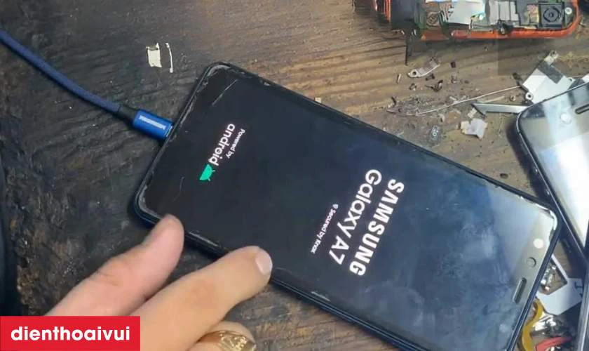C&aacute;c dấu hiệu nhận biết bạn cần thay ch&acirc;n sạc Samsung Galaxy A7 2016