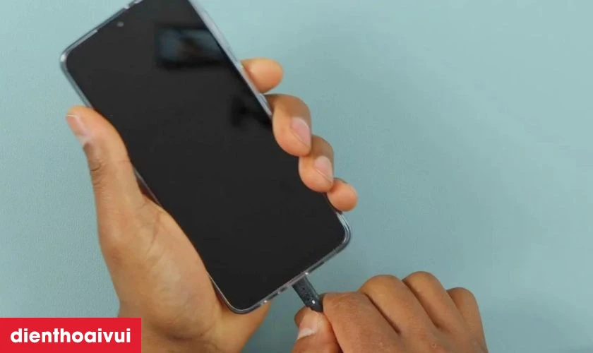 Sạc kh&ocirc;ng v&agrave;o pin, kh&ocirc;ng nhận sạc l&agrave; dấu hiệu cần thay ch&acirc;n sạc mới