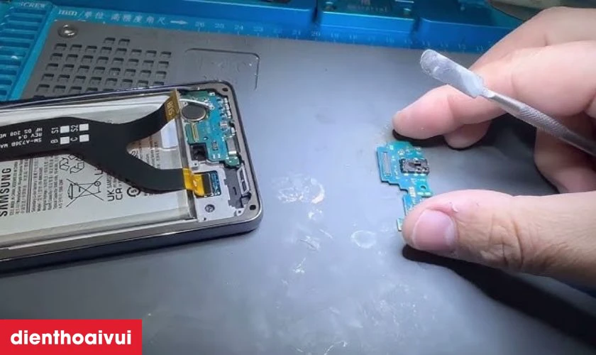 Thay ch&acirc;n sạc Samsung Galaxy A73 5G h&atilde;ng Safety l&agrave; lựa chọn tốt nhất cho bạn v&agrave; thiết bị