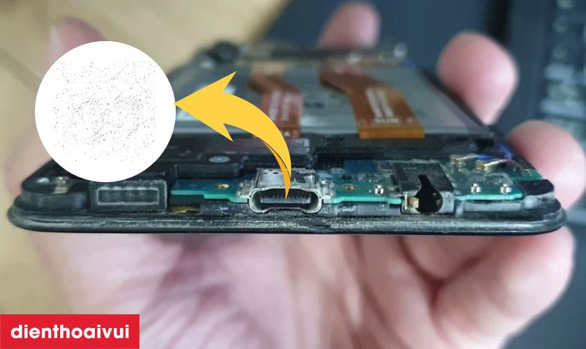Nguy&ecirc;n nh&acirc;n khiến cổng sạc Samsung Galaxy A9 2018 bị hỏng
