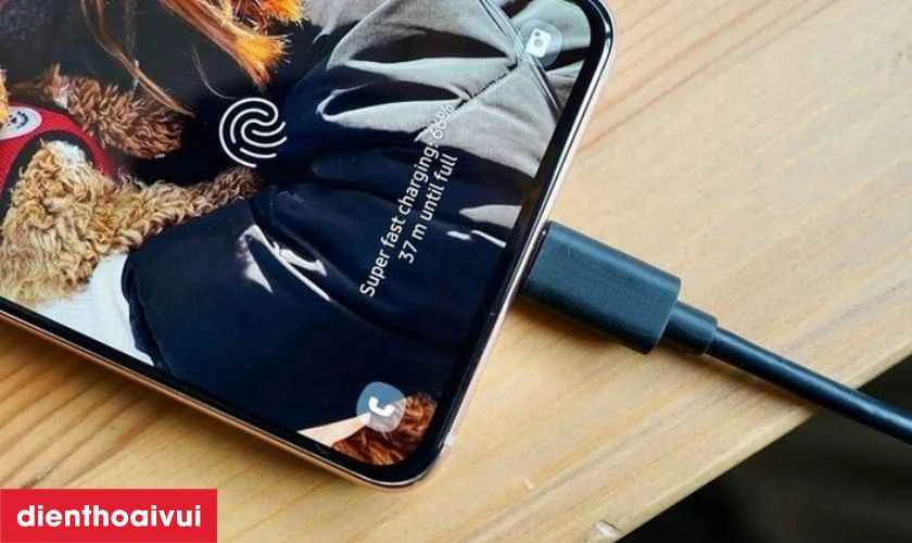 Hướng dẫn c&aacute;ch sạc điện thoại Samsung Galaxy M15 an to&agrave;n