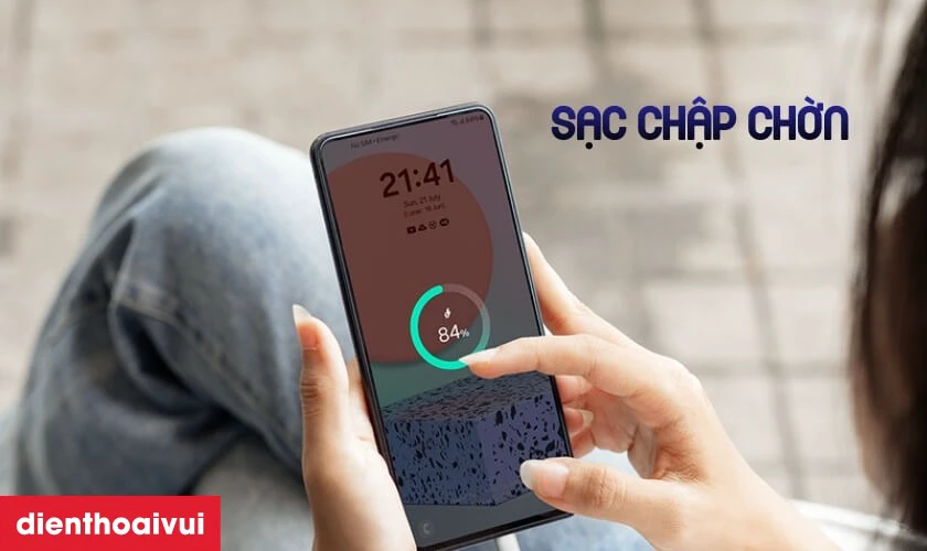 Khi n&agrave;o bạn cần thay ch&acirc;n sạc Samsung Galaxy M55 5G?