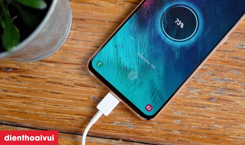 Thay chân sạc mới để khôi phục chức năng của chân sạc