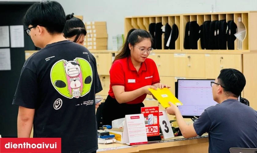 Dịch vụ thay ch&acirc;n sạc Xiaomi 11T Pro ch&iacute;nh h&atilde;ng, lấy liền tại Điện Thoại Vui