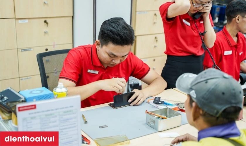 Quy tr&igrave;nh thay ch&acirc;n sạc Xiaomi Poco M7 Pro lấy liền tại Điện Thoại Vui