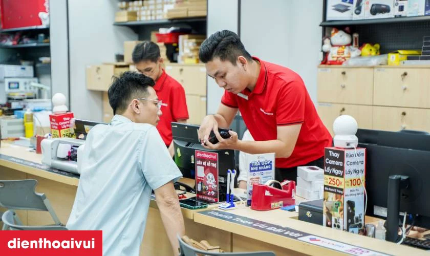 Quy tr&igrave;nh thay ch&acirc;n sạc Xiaomi Redmi Note 12 4G lấy liền tại Điện Thoại Vui