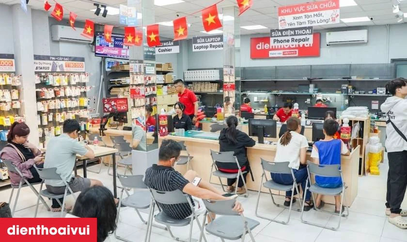 Thay chân sạc Xiaomi Redmi Note 12 Pro bao nhiêu tiền?