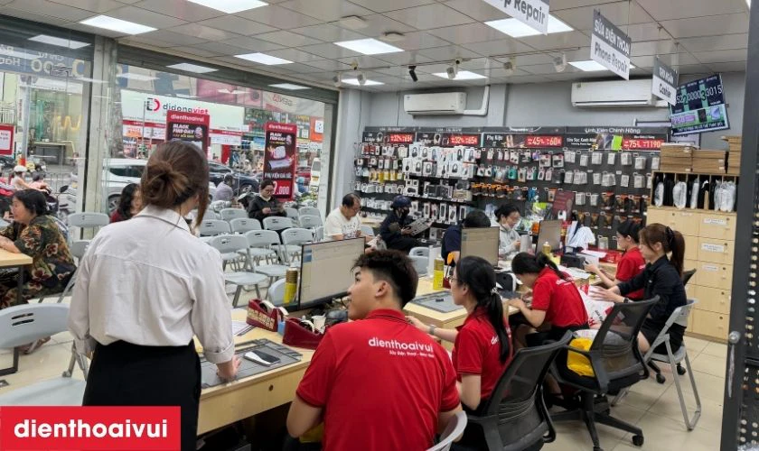 Thay chân sạc Xiaomi Redmi Note 13 Pro Plus uy tín tại Điện Thoại Vui