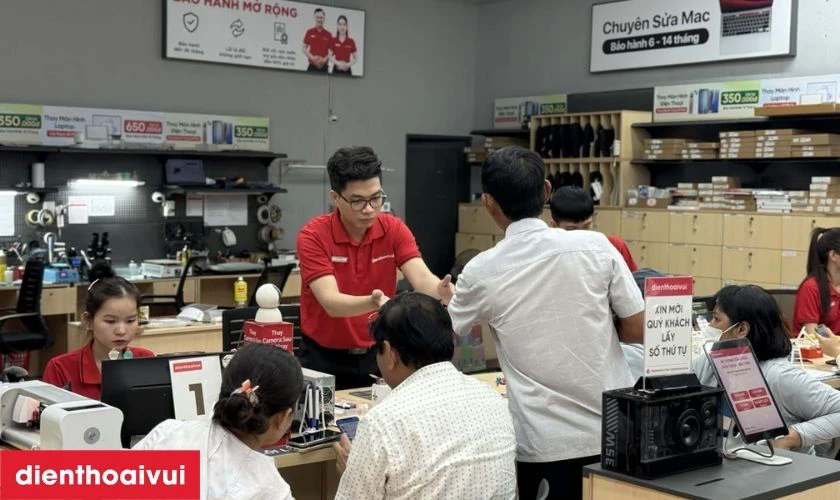 Quy tr&igrave;nh thay ch&acirc;n sạc Xiaomi Redmi Note 14 Pro uy t&iacute;n tại Điện Thoại Vui