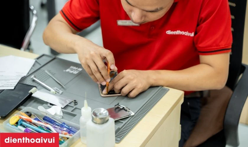 Quy tr&igrave;nh thay ch&acirc;n sạc Xiaomi Redmi Note 14 Pro Plus lấy liền tại Điện Thoại Vui