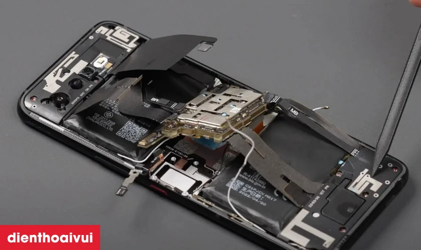 Nguyên nhân tại sao điện thoại ASUS ROG Phone 7 dễ bị nứt vỡ mặt kính