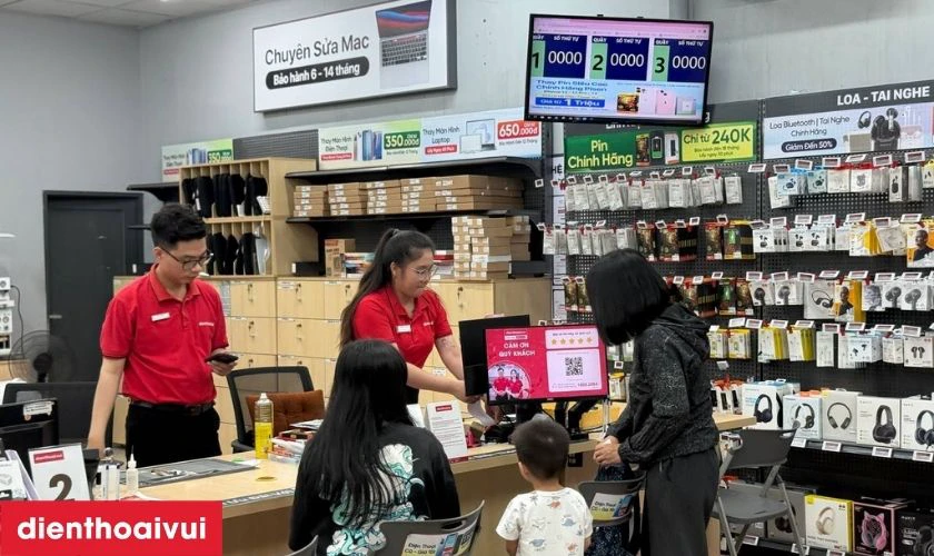 Bàn giao điện thoại Nubia và hướng dẫn kiểm tra máy
