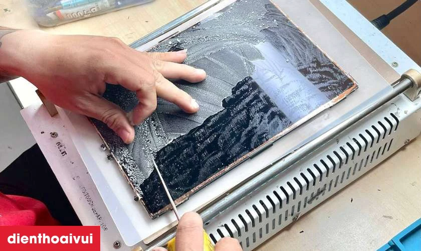 Quy tr&igrave;nh thay &eacute;p k&iacute;nh HONOR Pad X9 minh bạch lấy liền tại Điện Thoại Vui