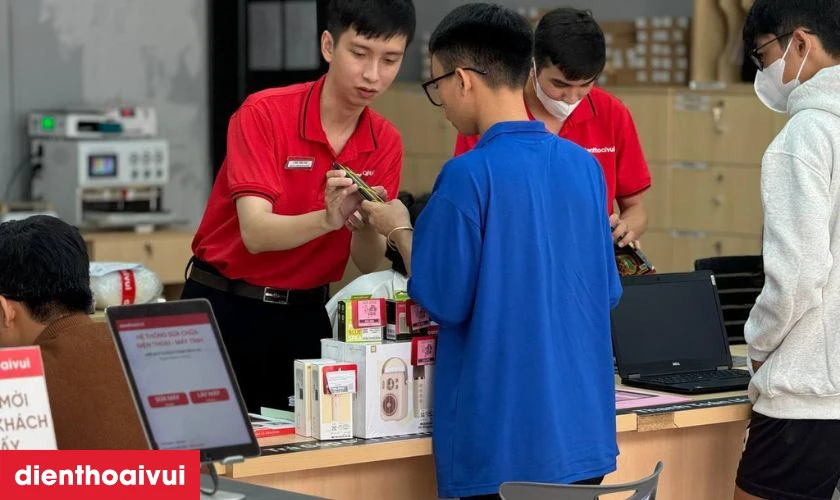 Quy trình ép kính HONOR X6b minh bạch lấy liền tại Điện Thoại Vui