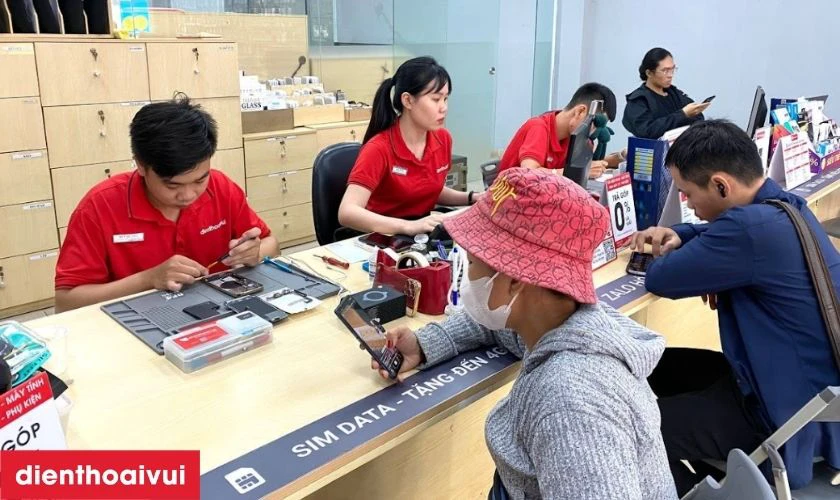 Cửa h&agrave;ng thay &eacute;p k&iacute;nh Honor X8C uy t&iacute;n, lấy liền, gi&aacute; rẻ tại TPHCM v&agrave; H&agrave; Nội ở đ&acirc;u?