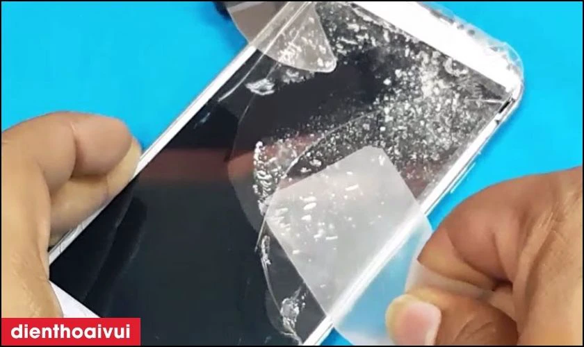 Quy tr&igrave;nh &eacute;p k&iacute;nh Huawei chuy&ecirc;n nghiệp tại Điện Thoại Vui